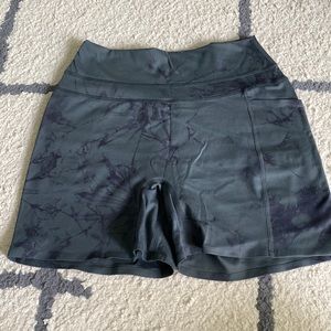 ALPHALETE SHORTS GREEN MARBLE SIZE M !!